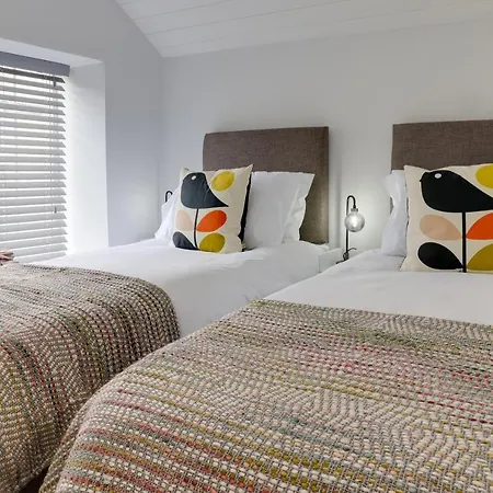 Host & - Beam End Holiday home *